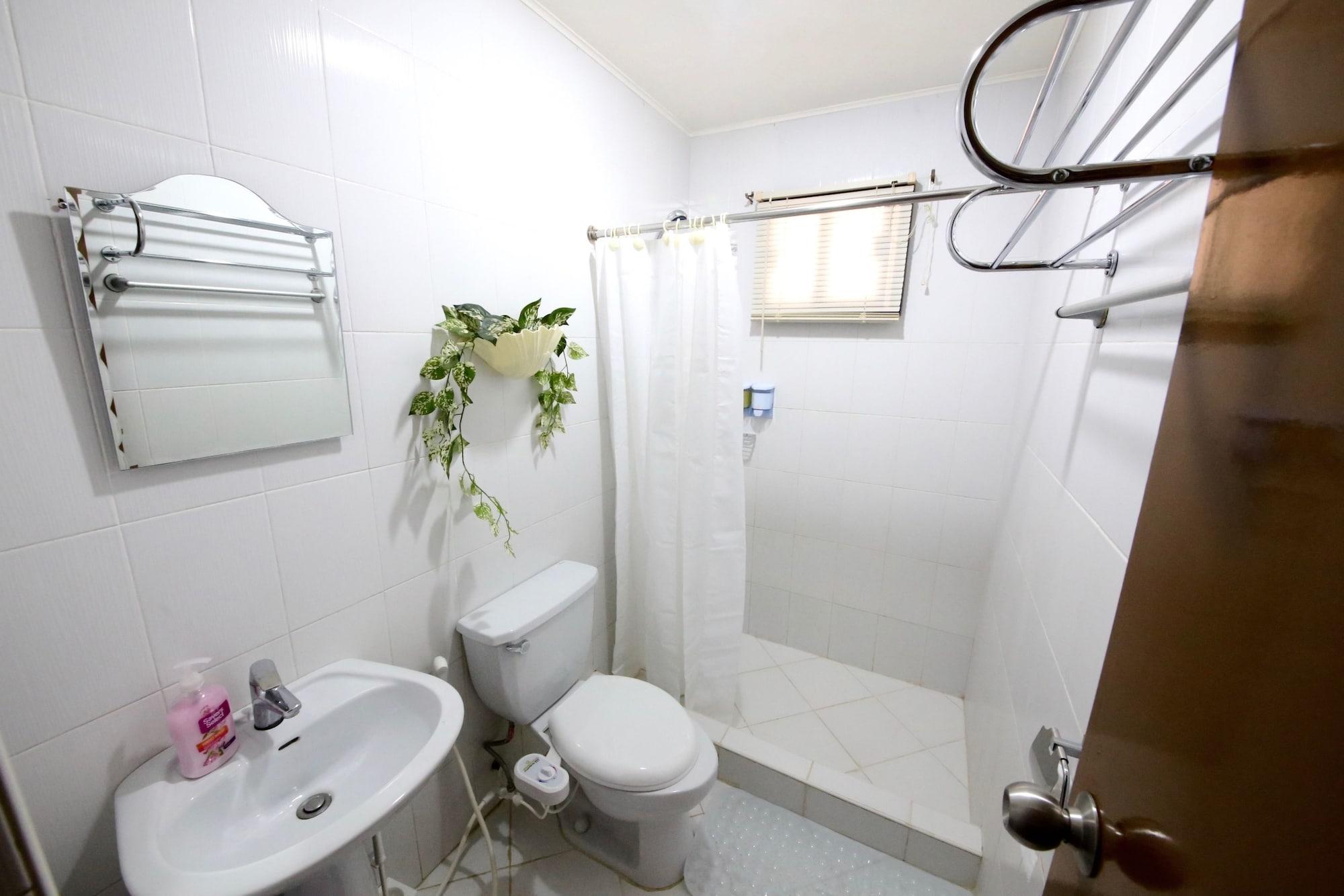 Dee Guesthouse White Sands Lapu-Lapu City Dış mekan fotoğraf