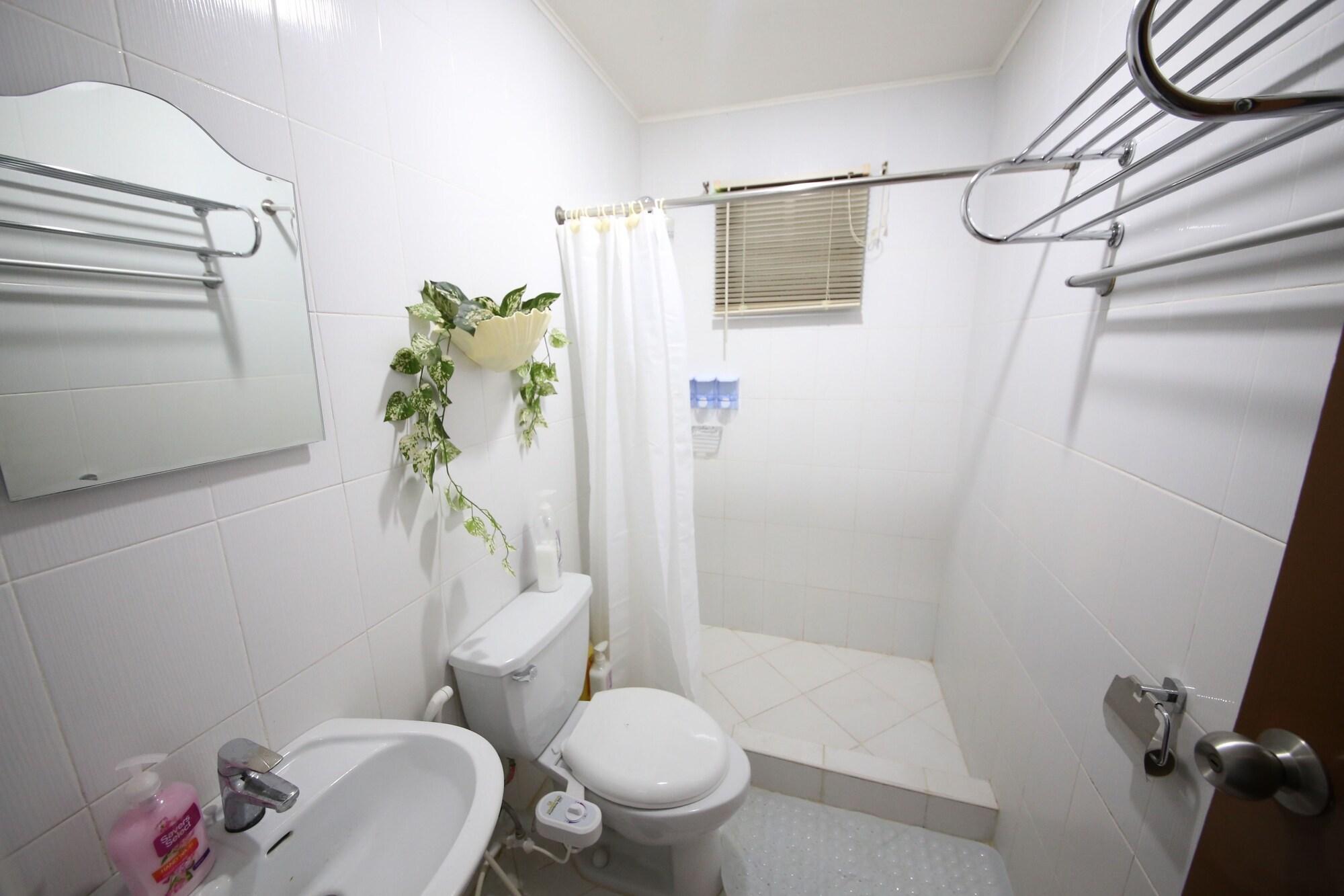 Dee Guesthouse White Sands Lapu-Lapu City Dış mekan fotoğraf