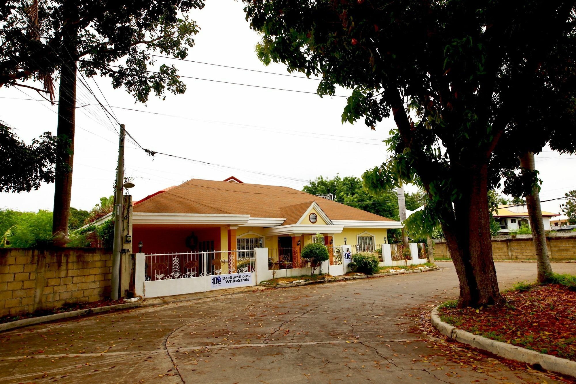 Dee Guesthouse White Sands Lapu-Lapu City Dış mekan fotoğraf
