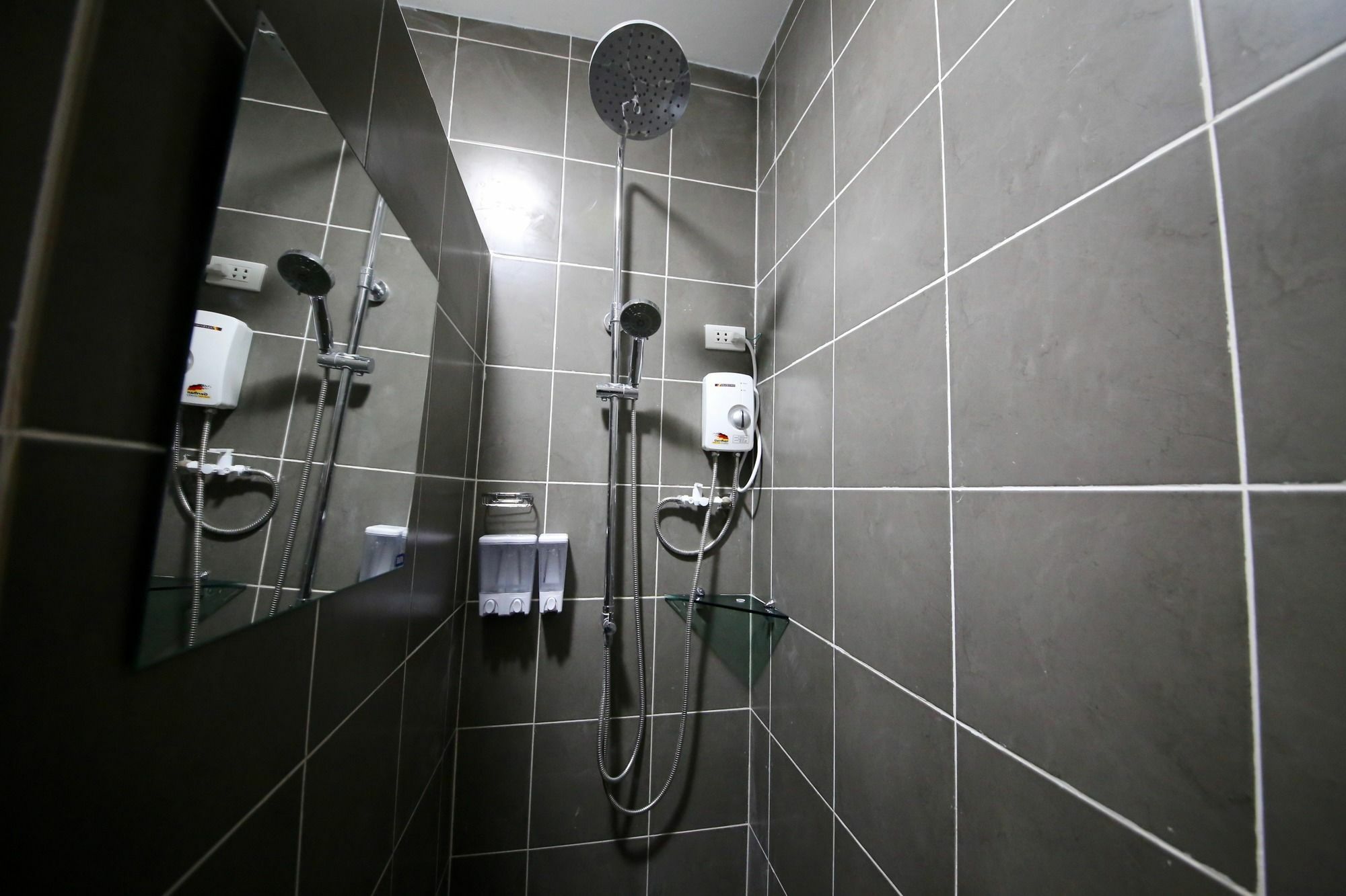 Dee Guesthouse White Sands Lapu-Lapu City Dış mekan fotoğraf